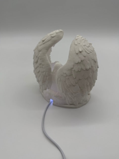 Verlichte Kerststal met LED en Afstandsbediening – Porseleinen Kerstdecoratie met Engelenvleugels