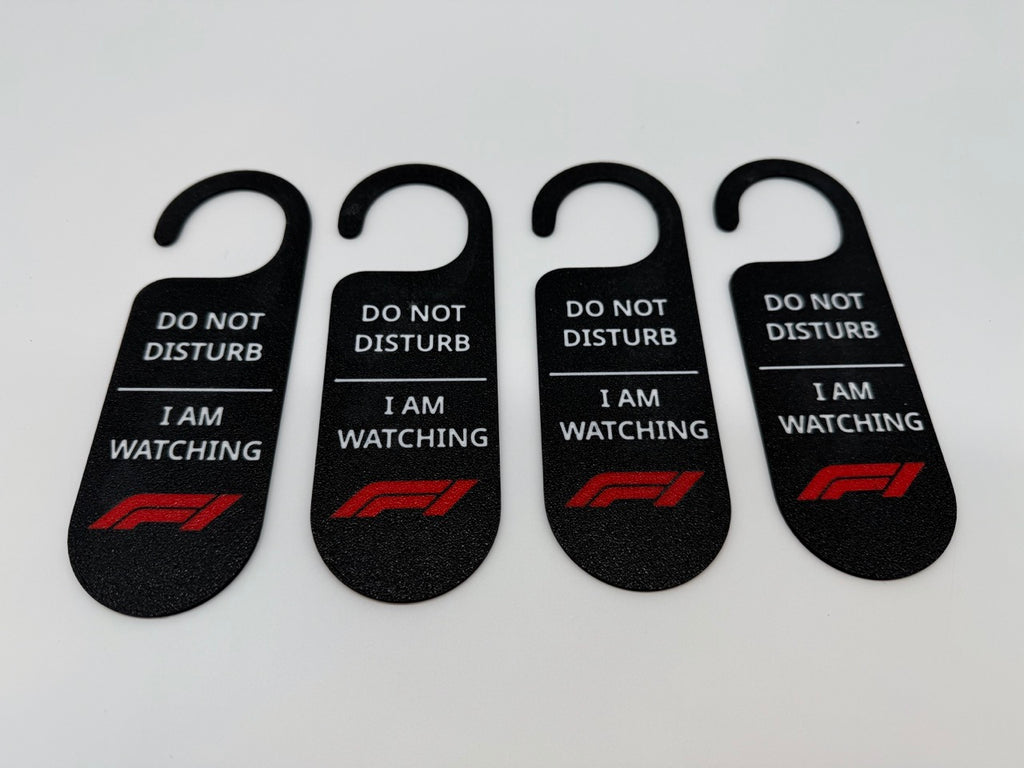 "Do Not Disturb – F1 Watching" Deurhanger - Premium Quality