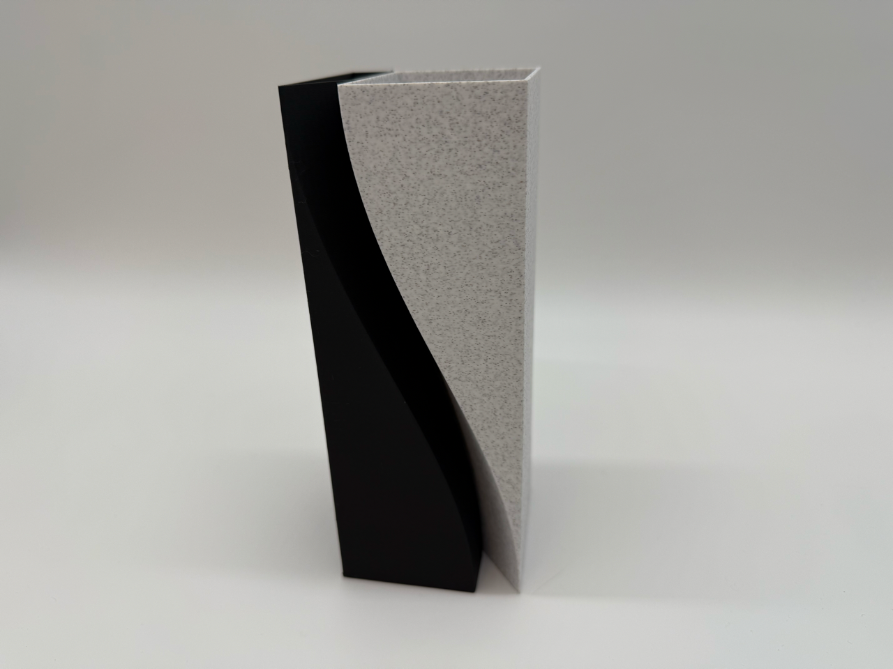 Moderne Design Bloempot – Zwart en Grijs Geometrisch Kunststof – Minimalistisch Interieur Decoratie