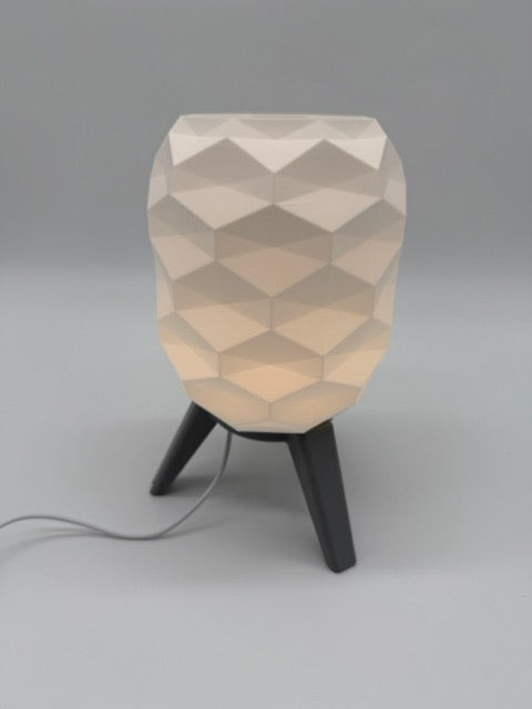 Design Tafellamp 'Switch' met Geometrisch Patroon en Zwart Onderstel – Moderne Sfeerverlichting